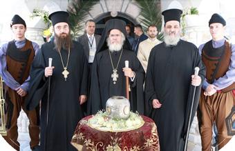 σίαν τῆς τελετῆς αὐτῆς τῆς Ἀνακηρύξεως, ὁ Ἅγιος Ὁμολογητὴς ἐσκόρπισεν ἄφθονον