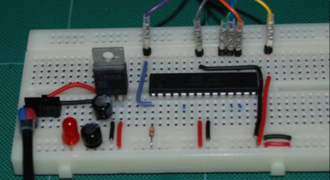ΑΣΚΗΣΗ 4. ΠΛΑΚΕΤΑ ΠΡΩΤΟΤΥΠΩΝ (BREADBOARD) Σχήμα 4.3 Παράδειγμα σωστής διασύνδεσης εξαρτημάτων σε πλακέτα πρωτοτύπων 4.