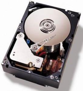 Platane Braţ Cap de citire/scriere Dispozitiv de acţionare Fig. 6.20. Construcţia unui hard disk.