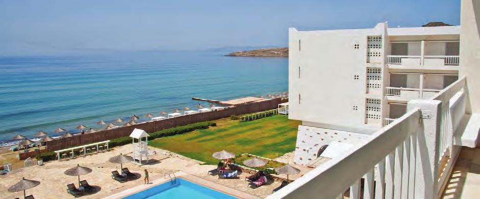 TINOS BEACH HOTEL & BUNGALOWS 4* K Α - ΤΗ Σ ΔΙΑΜΟΝΗ: Tο resort διαθέτει 160 δωμάτια που κατανέμονται σε ένα κεντρικό κτίριο 3 ορόφων και τρία τριώροφα συγκροτήματα δωματίων τύπου bungalows.