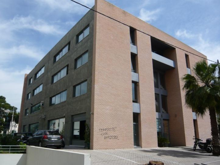 Ε Ακόμη παρατίθενται φωτογραφίες που
