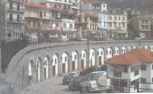 Στην συνέχεια παρουσιάζονται ιδιόκτητοι χώροι αυτοτελούς λειτουργίας, οι οποίοι είναι κάτω από γέφυρα του οδικού άξονα. Επίσης, στην κατηγορία αυτή ανήκουν υποκείμενες της Φ.Γ.Ε. κατασκευές, παλιές ή μη.