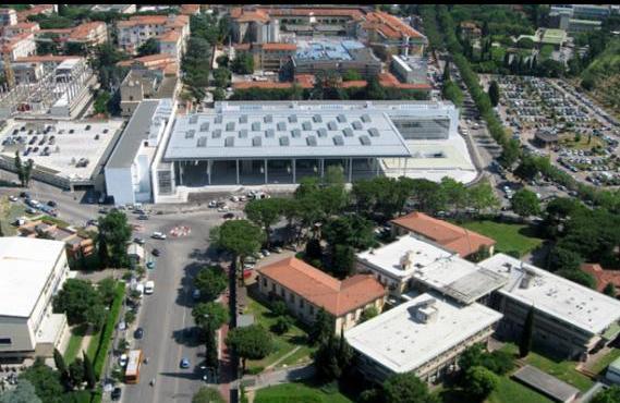 Εικόνα 3.5 : Είσοδος κτιριακού συγκροτήματος AOUCareggi Firenze, Ιταλία Πηγή: Ipostudio/AOUC 3.1.