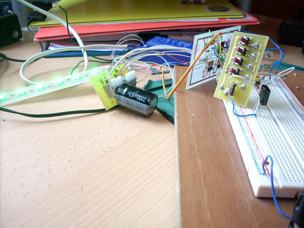 Postopki izdelave: Izdelava Tiskanin: Vse tiskanine, razen LED modula, sem razvil kar v laboratoriju z