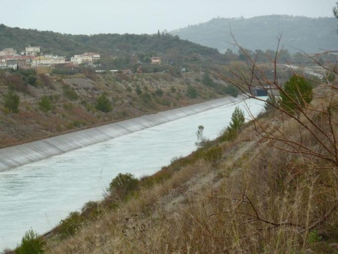 διαδρομή χαράσσεται επί του υπάρχοντος αγροτικού δικτύου στο μεγαλύτερου τμήματος ασφαλτοστρωμένου και ακολουθεί πορεία παράλληλη μεν του ρου του ποταμού, περνάει δε από την ενδοχώρα.