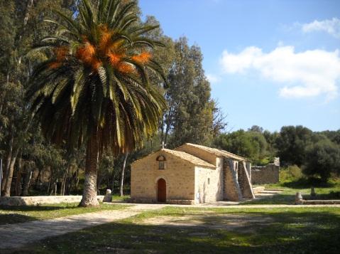 Μονή Ταξιαρχών Γουριάς μνημείο του 16 17ου αιώνα που έχει πρόσφατα αναστηλωθεί. Η διαδρομή ακολουθεί εν μέρει τον άξονα ΔΗΚ 6 (κεφ. Β.9.2.