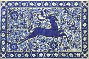 Στο κάτω μέρος του καθενός "Hand Made in Rhodes-Greece by Ikaros Pottery". Διαστάσεις 11 χ 11 εκ. έκαστο.
