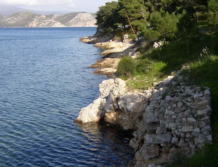 Ερµιόνη Και στην Ερµιόνη ένα µεγάλο µήκος της ακτογραµµής της περιοχής µελέτης καταλαµβάνεται από παράκτιους κρηµνούς (Γεωµορφολογικός Χάρτης παράκτιας ζώνης για την περιοχή της Ερµιόνης, Παράρτηµα