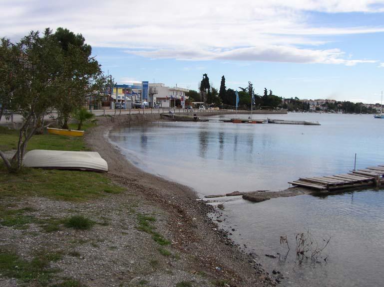 Ξύλινες κατασκευές για πρόσδεση σκαφών στην περιοχή της