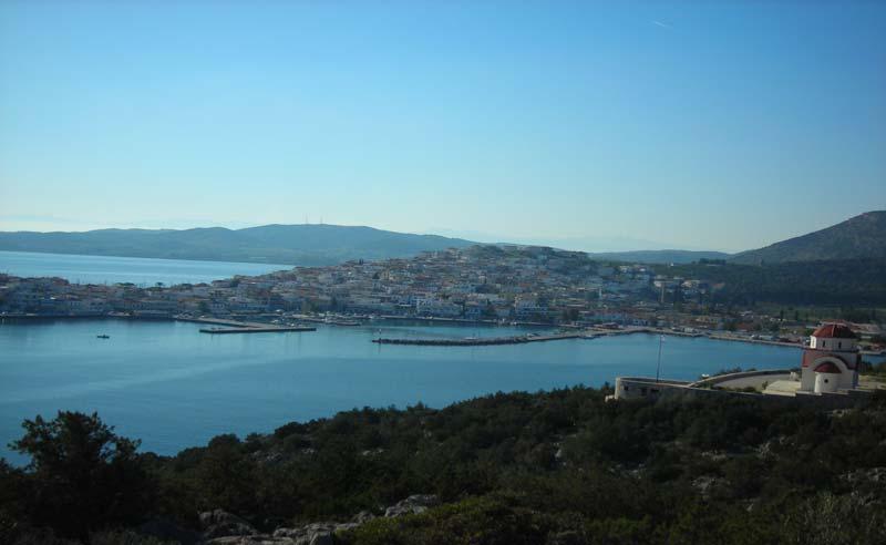 οµώνυµου οικισµού σε όλο το µήκος της ακτογραµµής αυτού (Φώτο 36).