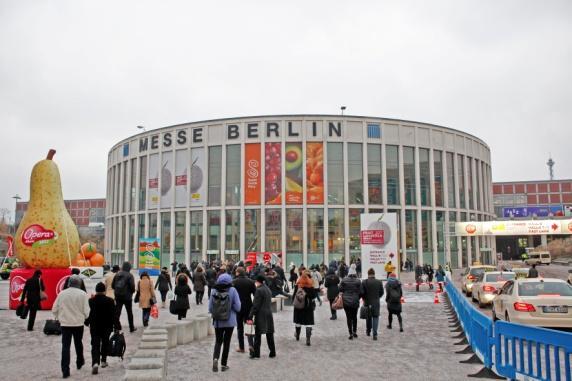 Διοργανώνεται κάθε χρόνο στο υπερσύγχρονο εκθεσιακό κέντρο Messe Berlin και αποτελεί σημείο συνάντησης των σημαντικότερων παραγωγών νωπών φρούτων και λαχανικών από όλο τον κόσμο, με τους μεγαλύτερους