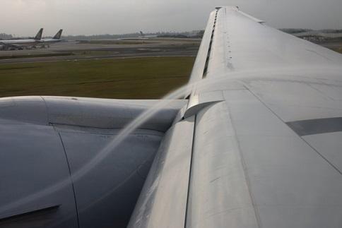 Aerodinamika vjetroturbine Lopatice vjetroturbine dizajnirane su slično kao krila aviona tzv. aerodinamički profil (engl.