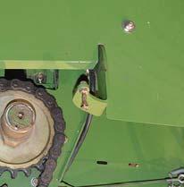4 /BA/Fahren und Transport/Rundballenpresse/Transport/Seitenhaube linke Maschinenseite sichern_text_fortima @ 472\mod_4720729339_85.