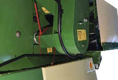 Pos: 46.33.7 /BA/Fahren und Transport/Rundballenpresse/Transport/Seitenhaube rechte Maschinenseite sichern_bild_fortima @ 382\mod_44494577333_85.docx @ 2753307 @ @ Pos: 46.33.9 /Überschriften/Überschriften 3/F-J/G/Garnkastenklappe sichern @ 47\mod_47962256560_85.