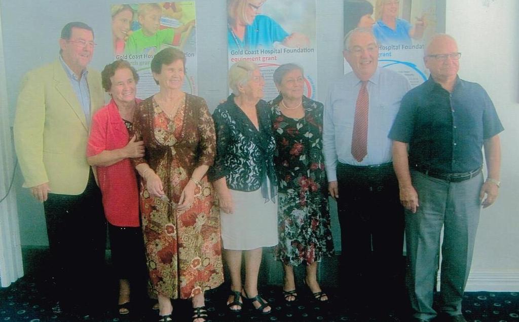 με τα φαγητά μας The seniors were treated to Pizza by Lefterios to celebrate his birthday