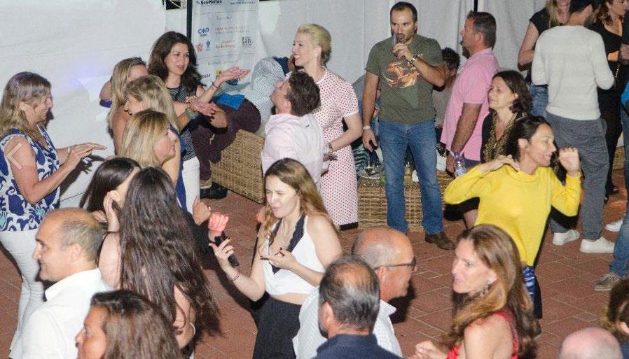 Ο Πρόεδρος ΛΕΩΝΙΔΑΣ ΠΟΛΕΜΗΣ Ανοικτής Θαλάσσης, της Δάφνης Σωρούλα Ταμία, του Γιάννη Καραουλάνη Εφόρου Ιστιοπλοΐας Τριγώνου, της Μαριάννας Φωτοπούλου Εφόρου Επικοινωνίας, των μελών του Δ.Σ.. Αλέξανδρου Σταματιάδη και Γιώργου Στεφάνου, της γραμματέας μας Μαριάννας Παντελού, των κοριτσιών που ήταν πέρσι στην υποδοχή του Ν.