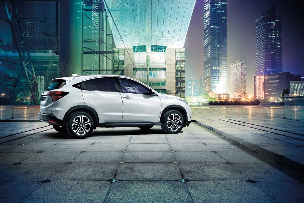 03 DESIGN EXTERIOR ÎNDRĂZNEȚ ȘI DINAMIC Pasiune pentru design. Design-ul modern al modelului HR-V atrage privirile și intensifică bătăile inimii.