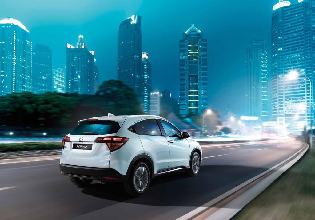 06 DESIGN EXTERIOR ASPECTUL PLĂCUT NECESITĂ ÎNCĂ O PRIVIRE Design cu ajutorul căruia veți fi remarcat deoarece aspectul HR-V este unul rafinat.