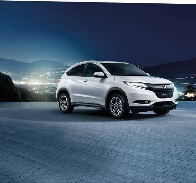 Elementele de design, precum grila frontală fluidă și liniile exacte ale profilului, conferă un aspect îndrăzneț chiar și atunci când autovehiculul staționează.