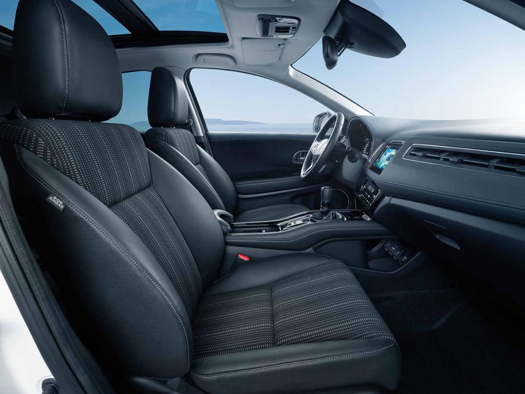 14 CONFORT INTERIOR SIMȚIȚI-VĂ CONFORTABIL NE-AM GÂNDIT LA TOATE Detașați-vă de la ziua agitată. Relaxați-vă.