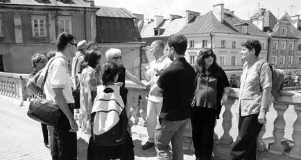 jewish quarter ÒÏ Â ÂÁ Â Â ÓÊ ÎÈÎ Ï ÌÈ Ú ÆNN Ë È Ó È Ò Â ÓÂ ËÈÂ ÈÙÓ ÌÈ Ò ÌÈÚÓÂ Hearing explanations from