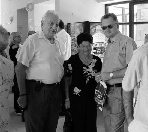 חשבתי שהמצב שלך קשה, חשבתי שאולי קיבלת שוב פעם דום לב, אבל לא חשבתי שאתה מת. ואז היא באה אל י ואמרה לי: "קרן, המצב של סבא קשה. ו... הוא נפטר." אני פשוט הייתי המומה. סבא שלי? נפטר?! לא יכול להיות!
