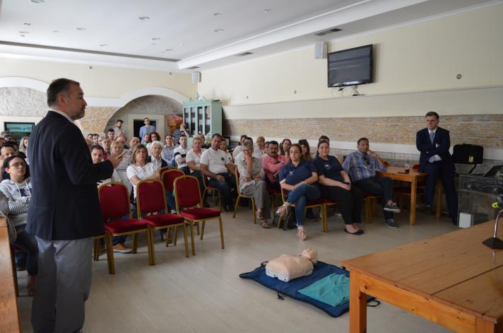 Συγκεκριμένα πραγματοποιήθηκαν ομιλίες για την Πρόληψη και Αντιμετώπιση των Καρδιαγγειακών Παθήσεων, καθώς και Σεμινάριο Καρδιοπνευμονικής Αναζωογόνησης με μεγάλη