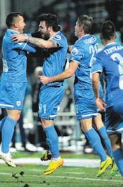 16 (28 ΔΕΥΤΕΡΑ 10 ΦΕΒΡΟΥΑΡΙΟΥ 2014 SPORTDAY SUPER LEAGUE Ομαδάρα με τα όλα της ΑΝ ΚΑΙ ΜΕ 10 ΑΠ' ΤΟ 15' Ο ΑΤΡΟΜΗΤΟΣ ΝΙΚΗΣΕ 3-1 ΤΟΝ ΑΣΤΕΡΑ ΚΑΙ ΤΟ ΠΕΡΙΣΤΕΡΙ ΓΛΕΝΤΑΕΙ ΓΙΑ ΤΗΝ ΟΜΑΔΑ-ΘΑΥΜΑ ΤΟΥ ΠΑΡΑΣΧΟΥ Ο
