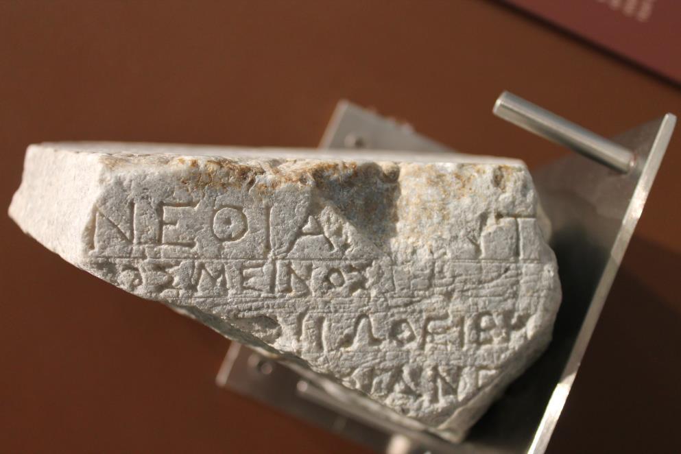 Σώζεται μόνο το όνομα του ενός: Στρατωνίδης, υιός του Νικήτου από την Χαλκίδα.