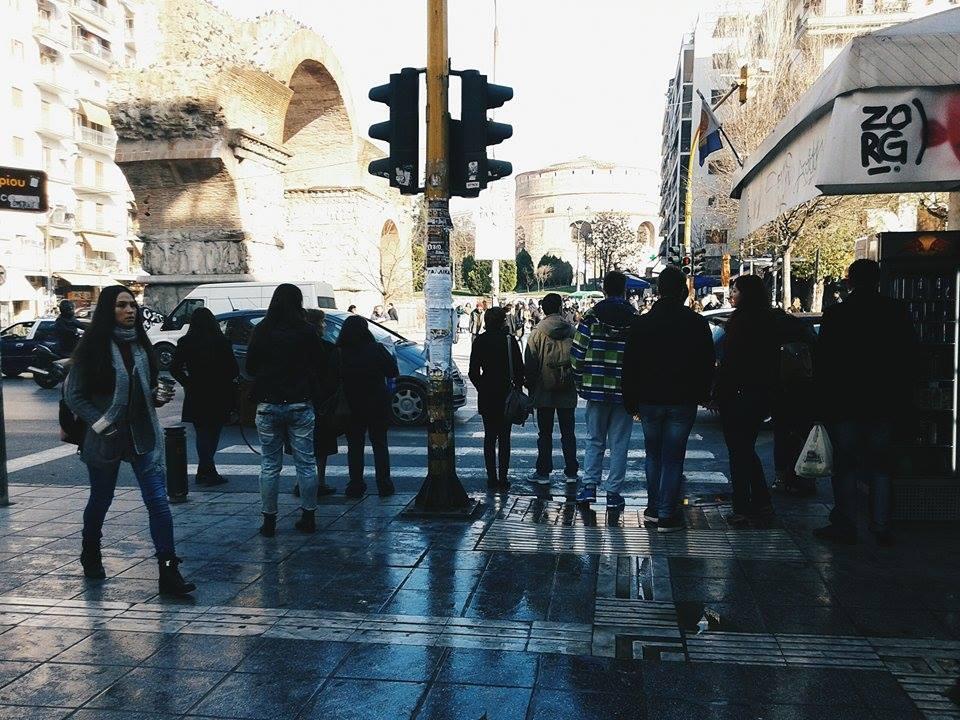 ΤΗΝ ΜΕΤΑΚΙΝΗΣΗ ΤΟΥ ΚΑΘΕΝΟΣ ΕΊΝΑΙ ΚΟΥΡΑΣΤΙΚΟΣ ΚΑΙ ΚΑΠΟΙΕΣ ΦΟΡΕΣ ΑΝΥΠΟΦΟΡΟΣ.