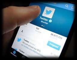 Η αρχή του Twitter οφείλεται σε μία ολοήμερη συνεδρίαση ιδεών (brainstorming όπως είναι γνωστό στον κόσμο των επιχειρήσεων), που πραγματοποιήθηκε από τα μέλη της podcast εταιρείας (πλατφόρμα μέσω της