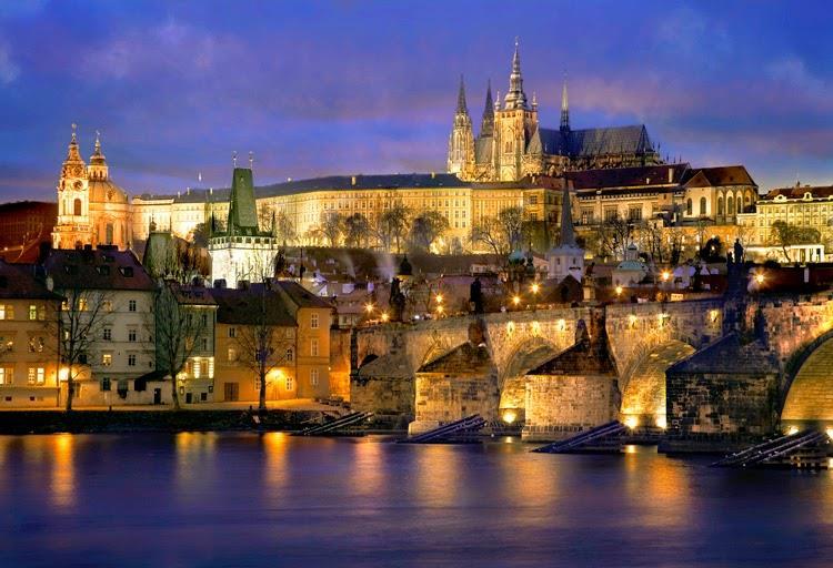 Το Κάστρο της Πράγας Ιδρύθηκε τον 9 ο αιώνα Υπήρξε η έδρα των βασιλιάδων της Βοημίας, πριν γίνει η έδρα των