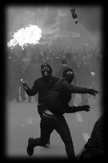 αντιφάσεις. Εμείς θα είμαστε πάντα απέναντι στο κρ