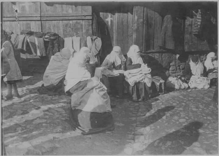 1917 ΜΟΥΣΟΥΛΜΑΝΕΣ ΣΤΗΝ ΑΓΟΡΑ ΤΗΣ ΦΛΩΡΙΝΑΣ (Ministère de la Culture (France),