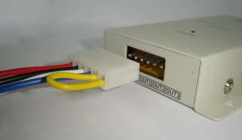 -5-5.5 Conectarea la instalatia autovehiculului Pin Culoare functie 1 Rosu DC IN ( power input ) Tensiunea de alimentare : 9V~35V (Usual : 12V) 2 Negru GND masa 3 Alb IN :Semnal de intrare vezi ex.