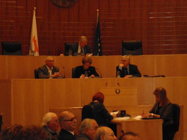 ΠΡΟΕΔΡΟΣ: Ευχαριστώ την εκπρόσωπο της Κυπριακής Παιδοβουλής για το χαιρετισμό της.