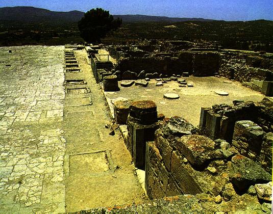 Χριστού και νότια πέρα από το χωριό του Αγίου Ιωάννη.