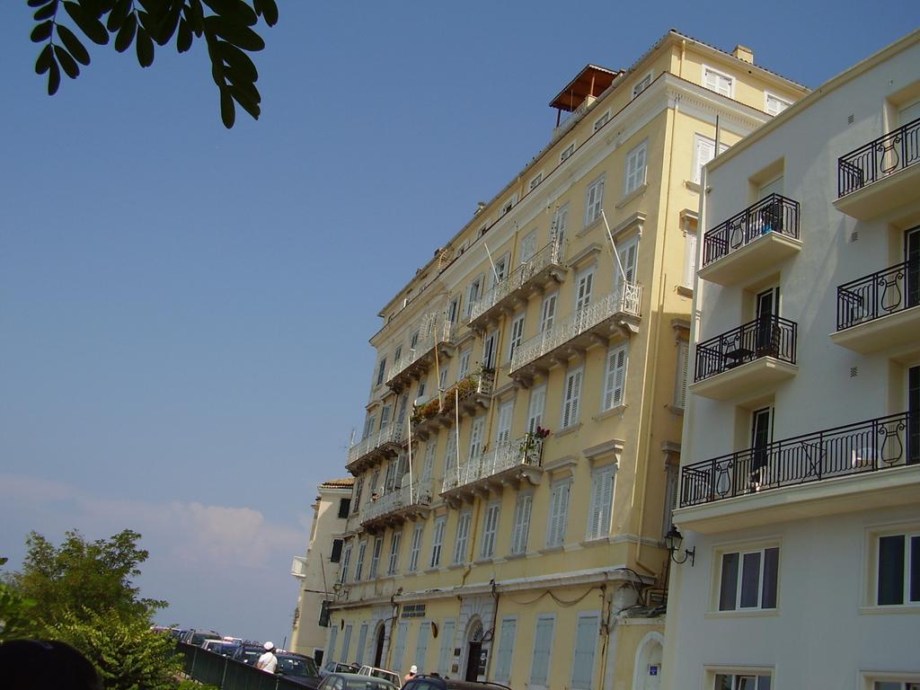 παραδοσιακών κατασκευών και των ιστορικών συνόλων.
