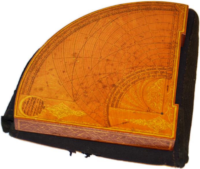 Foto: A. Mehmedović Rub-tahta (astrolab) ili seksant je astronomski instrument iz osmanskog perioda za određivanje tačnog vremena. Predmet se nalazi u Muzeju Gazi Husrev-begove biblioteke.