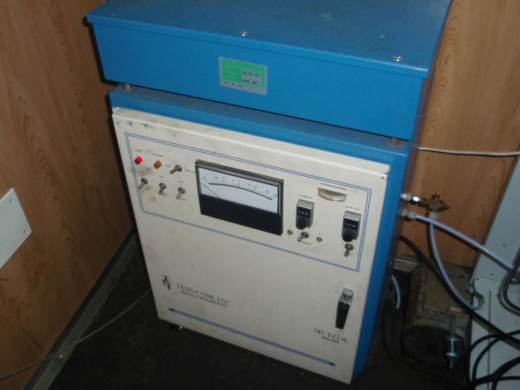 Contaminante Concentración media en 30 min que no debe superarse Concentración media en 24 h, que no debe superarse Compostos de flúor 60 µg/m 3 20 µg/m 3 Fluoruro de hidróxeno 30 µg/m 3 10 µg/m 3