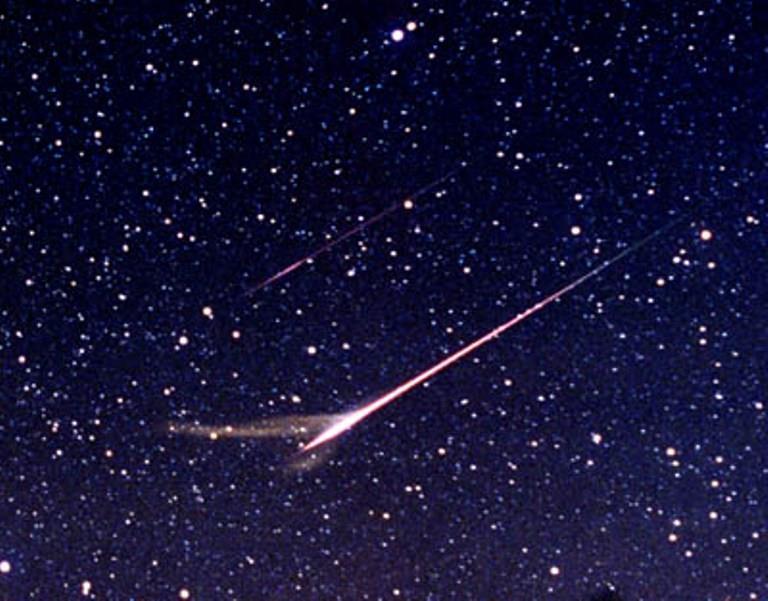 Καηά ηελ Αζηξνθπζηθή ν θάζε αζηέξαο είλαη έλα ιακπεξφ αέξην νπξάλην ζψκα πνπ παξάγεη ελέξγεηα απφ ππξεληθέο αληηδξάζεηο ζχληεμεο πνπ ζπκβαίλνπλ ζηνλ ππξήλα ηνπ.