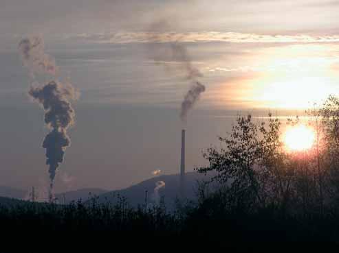 Globálne problémy Stojíme pred prahom nového veku 12 ENVIROMAGAZÍN 2/2007 Čo je to zmena klímy? Klíma Zeme je riadená neustálym tokom energie zo slnka.