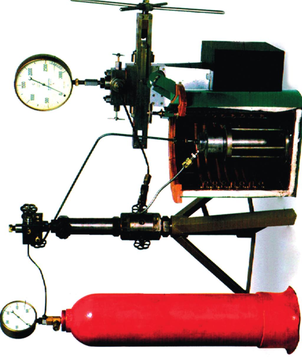 Μανόμετρο Οβίδια αιθυλενίου Συμπιεστής Μόνωση Μανόμετρο Δοχείο πίεσης Σπείρες θέρμανσης Η ιστορική διάταξη του πειράματος για την παρασκευή του πολυαιθυλενίου το 1933 από τους Gibson και Fawcett σε