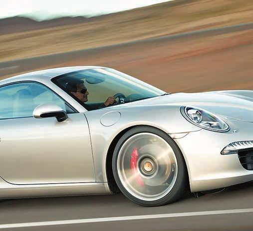 38 Πρώτο Θέμα Κυριακή 18 Σεπτεμβρίου 2011 Porsche 911 H πιο όμορφη Carrera ι άνθρωποι του Τσουλφεχάουζεν, ακόμα και όταν καλούνται να ανανεώσουν αισθητικά τα μοντέλα τους με μία-δύο μικρές πινελιές,