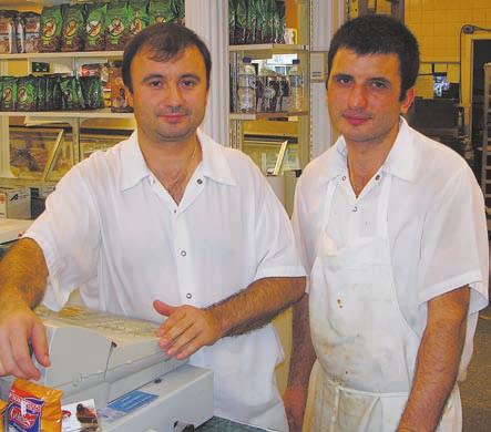 για τη μεγάλη τραγουδίστρια την ονομάζουν «σεράνο». Από τότε η πάστα σοκολατίνα σεράνο κυριαρχεί σ όλα τα μενού όλων των καλών ζαχαροπλαστείων.
