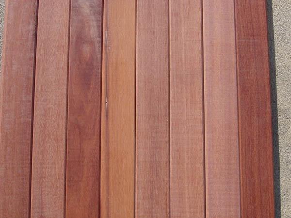 Είδη ξύλου κατάλληλα για εξωτερικά δάπεδα (Massaranduba) Massaranduba: Tροπικό είδος της Λατινικής Αμερικής (Bulletwood) με χρώμα έως σκούρο