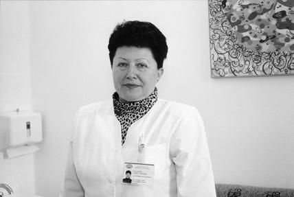 SPECIALISTŲ PATARIMAI Peties sąnario skausmų priežastys VALERIJA TAMULAITIENĖ Sunkus fizinis darbas, profesinis ir buitinis traumatizmas, įvairūs žalingi veiksniai (vibracija, drėgmė, šaltis)