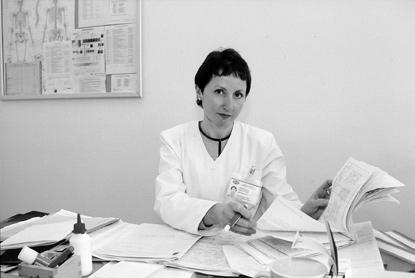SPECIALISTŲ PATARIMAI KELIO SĄNARIO SKAUSMAI MARGARITA PILECKYTĖ Kelio sąnarys skauda ir jauniems, ir pagyvenusiems žmonėms. Tai labiausiai paplitęs periferinio sąnario skausmas.
