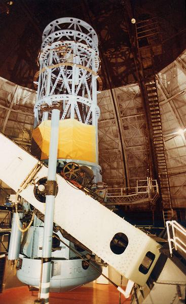 Cosmologia Hubble a folosit lumina de la stelele Cefeide variabile pentru a masura viteza galaxiilor in raport cu distanta pina la ele.