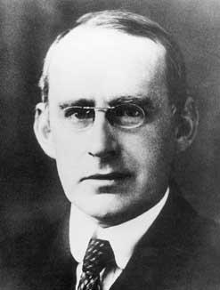 Apoi in 1919, Sir Arthur Eddington anunta (dupa o serie de observatii ale unei expeditii britanice in timpul eclipsei